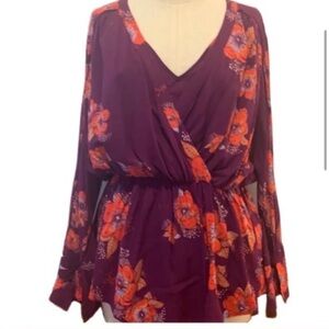 Free people layered long sleeved blouse w elastic waist & frill/tie at wrist. XS